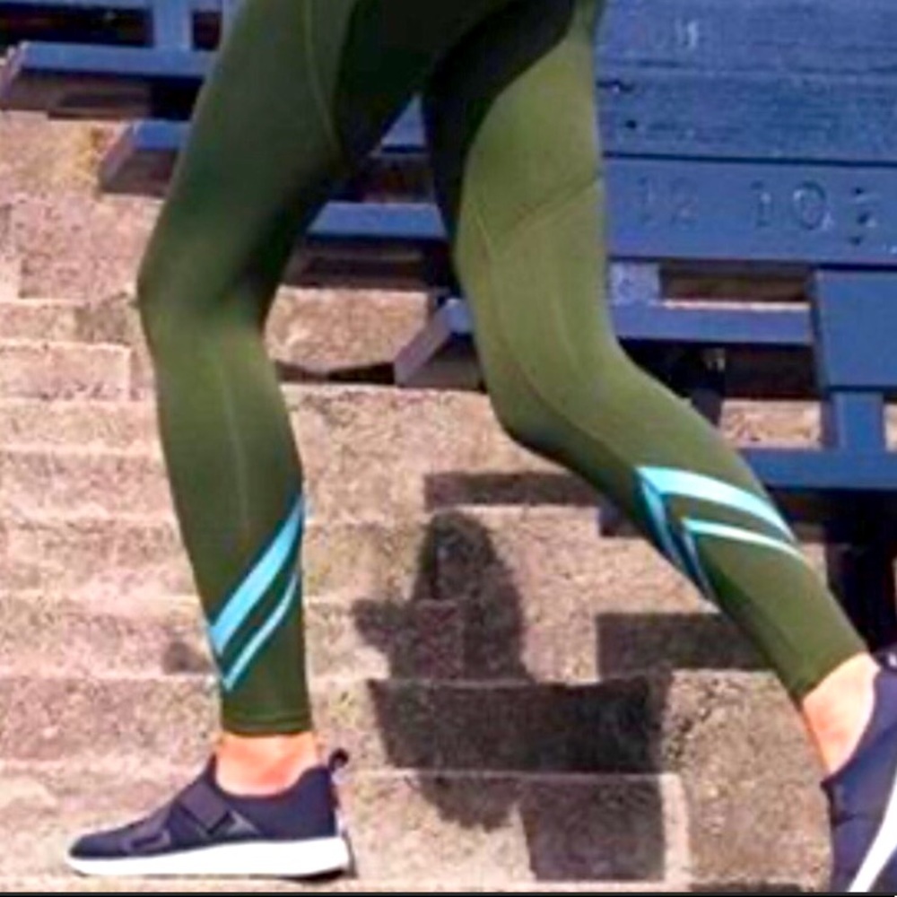 SALE NEVER WORN TORY BURCH SPORT FOREST GREEN ATHLETIC CHEVRON LEGGINGS
